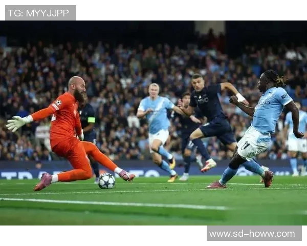 曼城赛场细节镜头曝光小动作引发球迷热议讨论不断 曼城赛场细节镜头曝光小动作引发球迷热议讨论不断