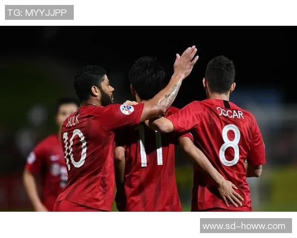 球迷在比赛日现场求婚，现场掌声不断