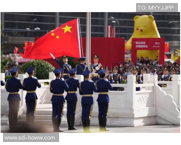 中国运动员披国旗出征奥运赛场 高唱国歌激昂场面震撼人心